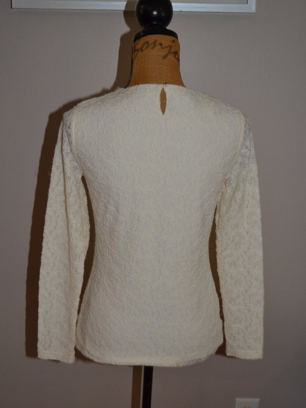 Talbot's New Off white long sleeve lace Overlay Floral Scallop Top, sz Small - Picture 3 of 7